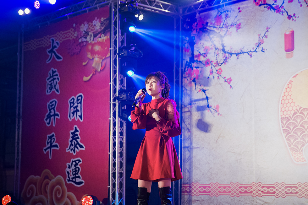 尾牙拍攝-歌手演唱-超級紅人榜冠軍-吳申梅